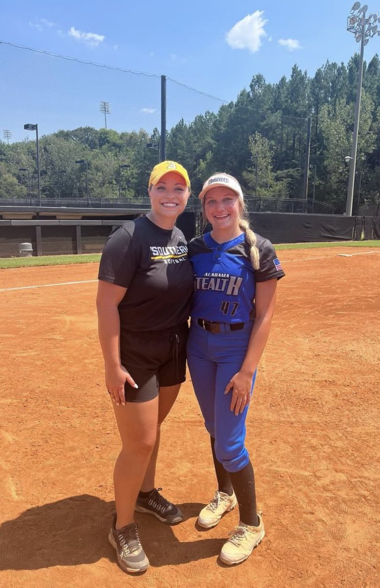 makaylagolson's tweet photo. Had the best time at the @bscsoftball_ camp yesterday! Thank you @aslocke22 and Coach Chapman for having me! Also thank you to the players for the instruction and making me feel so welcome! Can’t wait to be back soon! https://t.co/JDKIJuAf2y