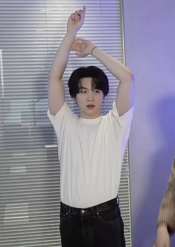 minspics's tweet photo. i need him https://t.co/xQN0tCKEBX
