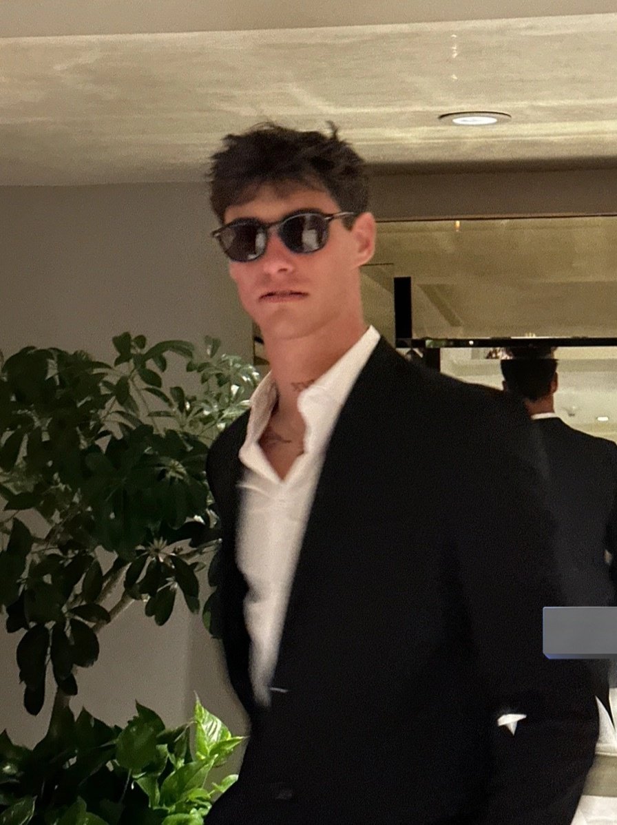 Listo para la boda.

#/NotAu