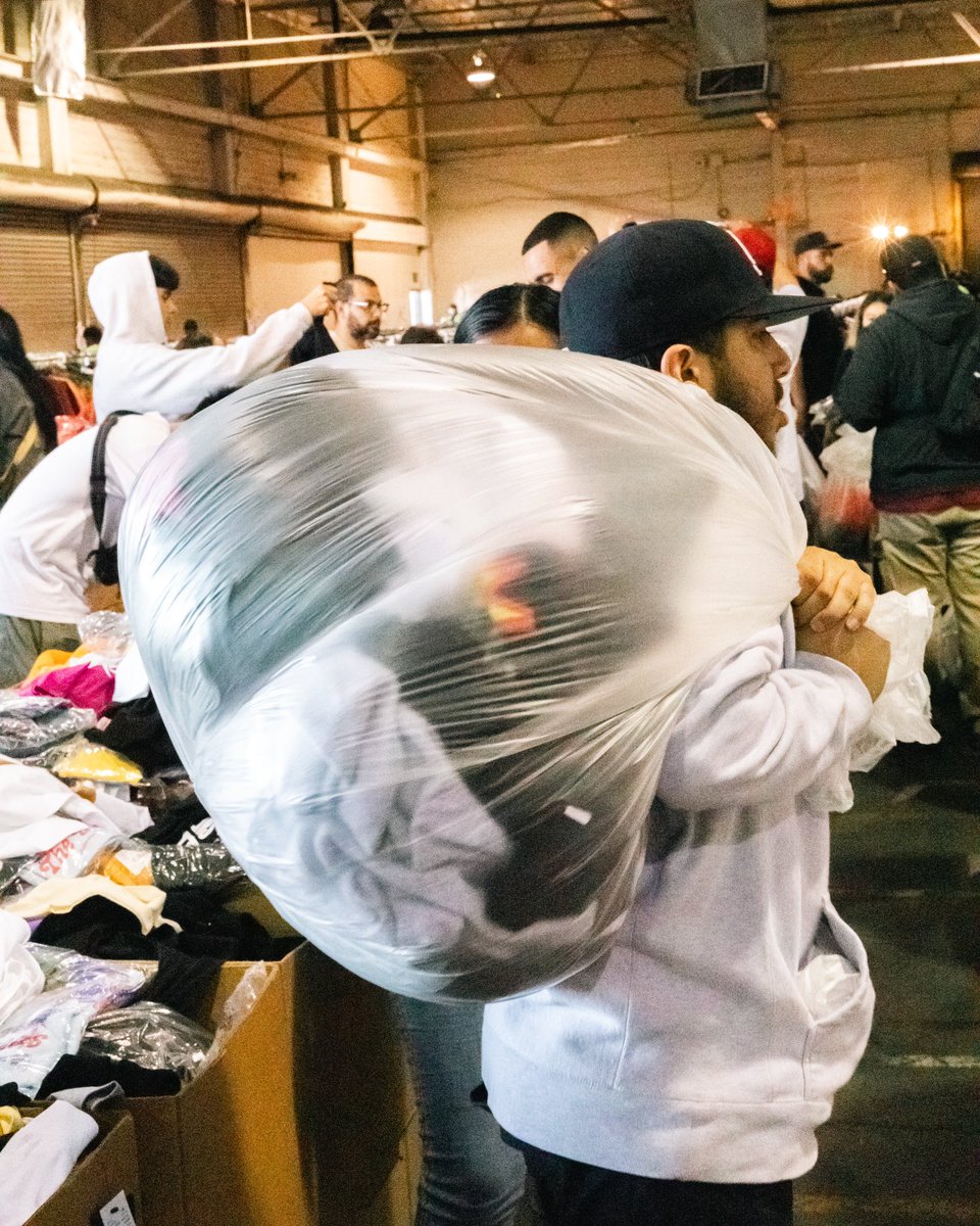 thehundreds's tweet photo. (Im)patiently waiting for the second weekend of the Warehouse Sale �� 

We’re back this upcoming weekend with an unprecedented Weekend Two, Aug 26-27, with up to 80% off on apparel, limited-edition items and more. A new round of selection will be added. We’ll see you soon! https://t.co/s36dmMJspf