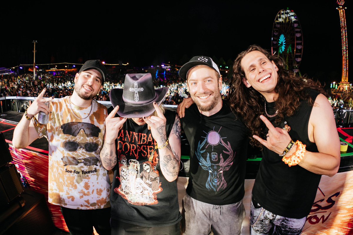 woolimusic's tweet photo. Wholesome Four vs Forbidden Four https://t.co/CzyNXva3TG