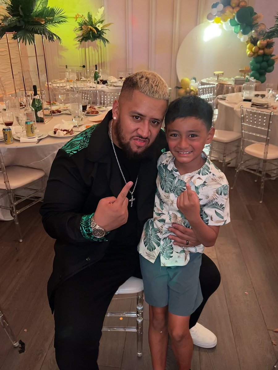 ThtPMF's tweet photo. He never believed us when wed tell him his fav wrestlers were his uncle until he seen y’all at the party now he’s like I’m in the bloodline!! 😂😂@WWESoloSikoa @WWEUsos https://t.co/XFnjtNMoEc