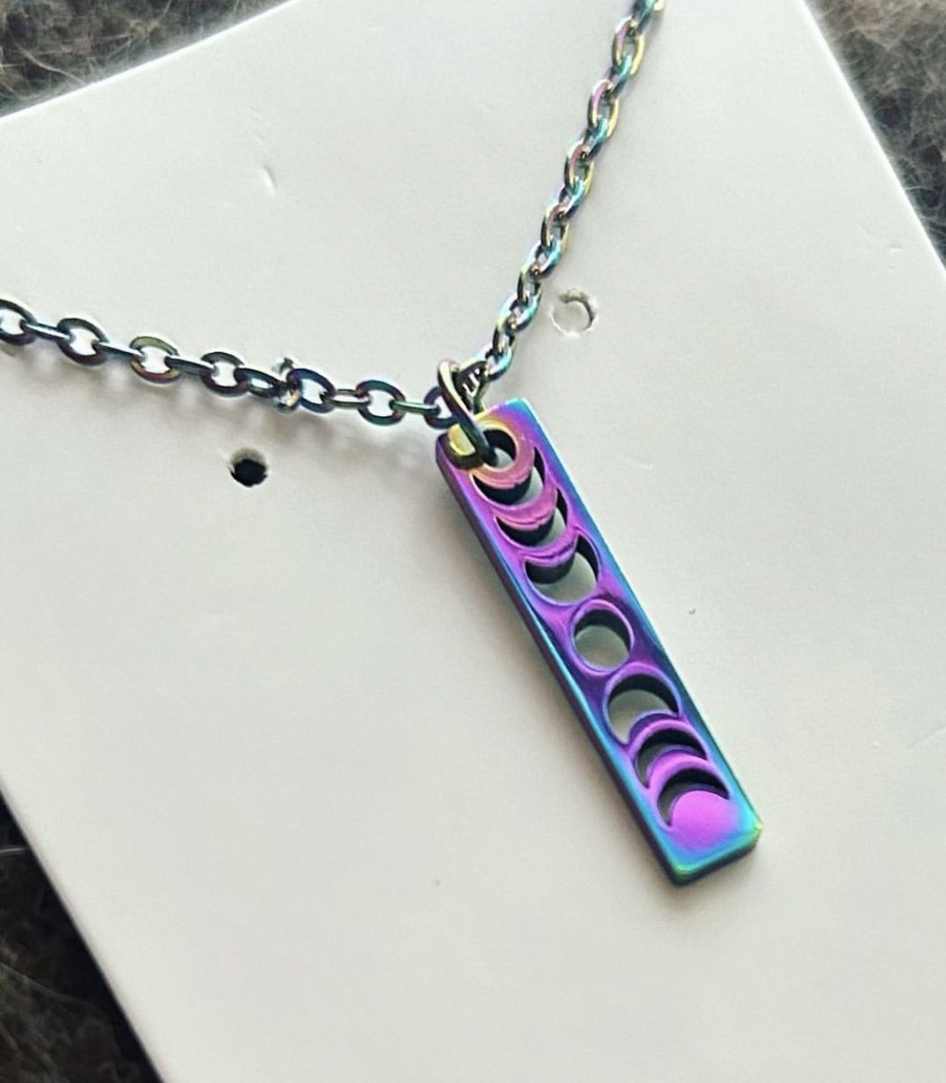 merikuros's tweet photo. Titanium triple goddess bar necklace 🌈✨get this beauty for just $10 shipped!!!! https://t.co/F885W7IGYx