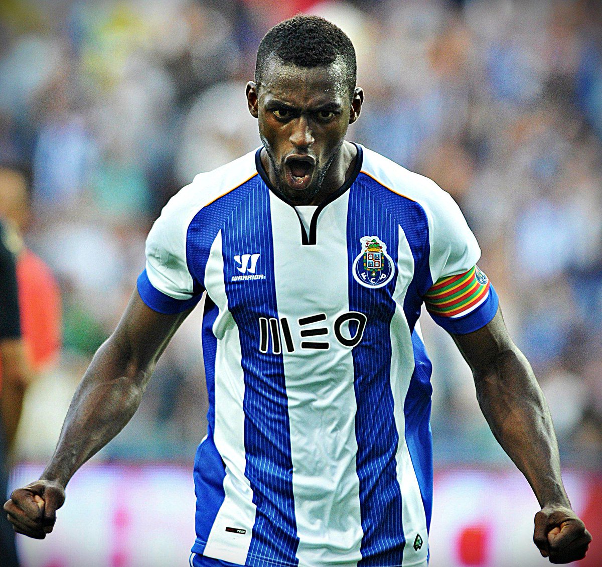 InvictosSomos's tweet photo. Nunca es un mal día para recordar la etapa de Jackson Martínez con la camiseta del Porto. Luego de romperla con los Jaguares de Chiapas, el delantero colombiano aterrizó en Portugal. Llegó después de las despedidas de Radamel Falcao y Hulk, así que la presión y exigencia goleadora era bastante considerable. Y pese a eso, la rompió toda.

➤ Temporada 2012/13: 31 goles en 43 partidos.
➤ Temporada 2013/14: 29 goles en 51 partidos.
➤ Temporada 2014/15: 32 goles en 42 partidos.

Marcó 92 goles en 136 partidos. Conquistó 3 títulos colectivos. Fue 3 veces campeón goleador de la Liga de Portugal. Llegó a portar el gafete de capitán. Y se convirtió en el segundo máximo goleador extranjero del club portugués. 

Definitivamente, los mejores años de su carrera.

CHA CHA CHA.