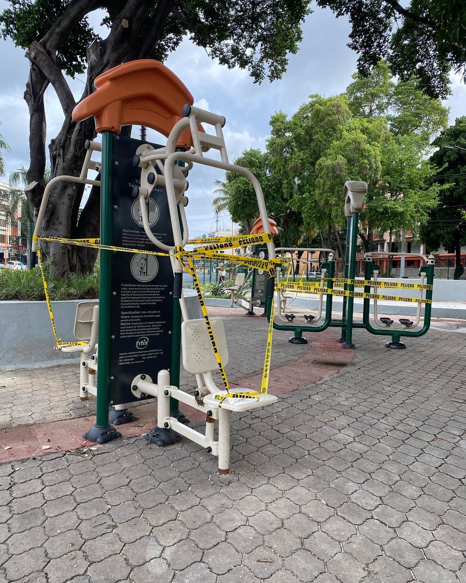 A partir de mañana estarán clausurados todos nuestros parques del Distrito como parte de las medidas que hemos dispuesto ante el paso de la tormenta Franklin. Ya los espacios que están próximos al Malecón han sido cerrados por el momento.