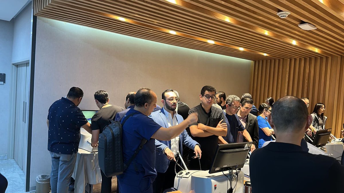 HubSurgery's tweet photo. Así se vive la primera sesión de nuestro curso: Manejo Miniinvasivo de Diástasis Abdominal
.
.
.
.
.
.
#TSH #Complicaciones #Cirugía #SafeSurgery #Cirujanos #Residentes #Decisiones #MinimaInvasion #CirugiaSegura #HabilidadesQuirurgicas #CursosMedicos #Aprendizaje #Practica https://t.co/IK8jKq8Eky
