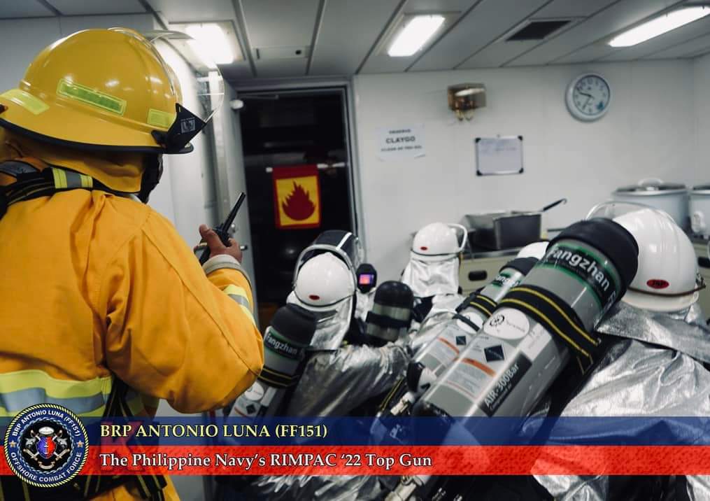 Philippine_Navy's tweet photo. IN PHOTOS | BRP Antonio Luna capacitates @Philippine_Navy #Reservists during #ExercisePagsasama2023
ππΈ: BRP Antonio Luna (FF151)
#LaangKawalPilipinas
#ProtectingtheSeasSecuringOurFuture
#ModernandMultiCapablePHNavy
#AFPyoucanTRUST https://t.co/53x5M9uvbt