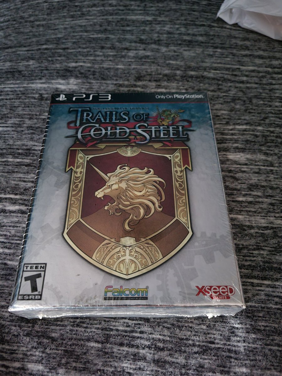lonelyadvice's tweet photo. Did I need it? No. Did I pay too much for it? Debatable. But it's mine. Now to find a physical Trails 2... https://t.co/Fn55DrQKCz