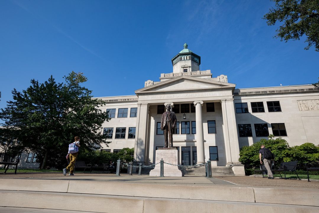 wku's tweet photo. First day of classes at WKU? Check! πβοΈ
We're off to a fantastic start for Fall 2023. Let's keep it going, Tops!
#WKU #WKUFirstDay #College https://t.co/8R9x3UtXbC