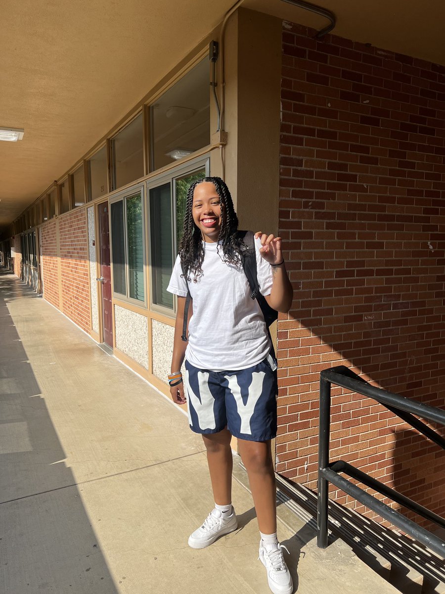 jessmhernandez's tweet photo. Sophomore year!!!  #HT26  #UT26 https://t.co/xZCGTaEQHD