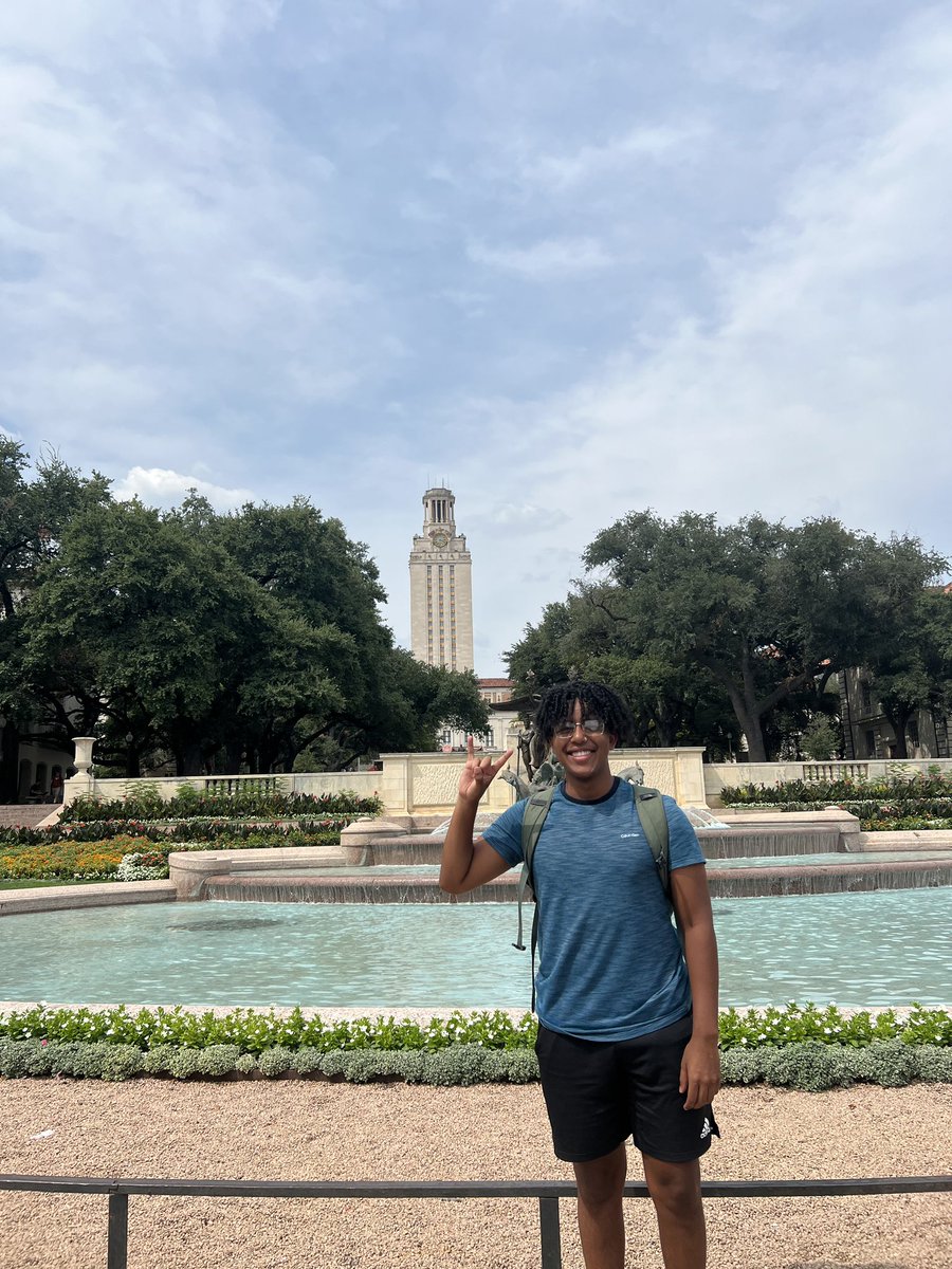 jessmhernandez's tweet photo. Sophomore year!!!  #HT26  #UT26 https://t.co/xZCGTaEQHD