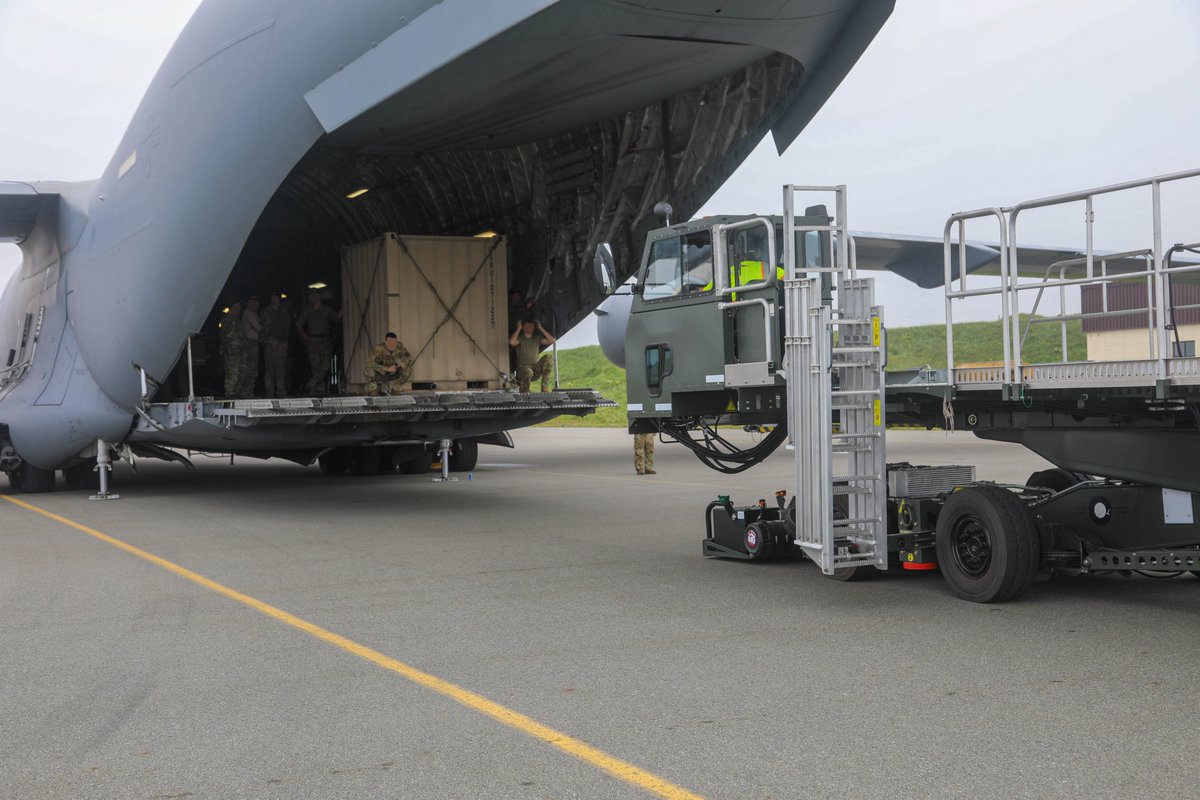 A @usairforce C-17 Globemaster III arrived on Eareckson Air Station, Shemya Island, Alaska, w/ @Go160thSoar personnel and equipment in support of Operation POLAR DAGGER, a SOCNORTH #demo of rapidly deployable #SOF in the #Arctic. #BeyondTheWatch @USNorthernCmd @USSOCOM
