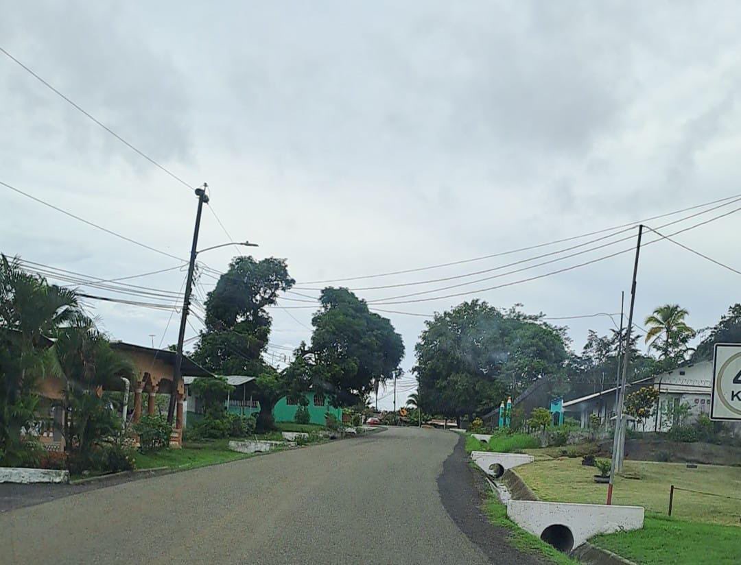 Se realizó levantamiento de desechos en diferentes puntos de  la comunidad de San Juan, carretera Transistmica por parte del equipo de operaciones de la empresa Aguaseo.

#SomosAguaseo
#AguaseoSíCumple