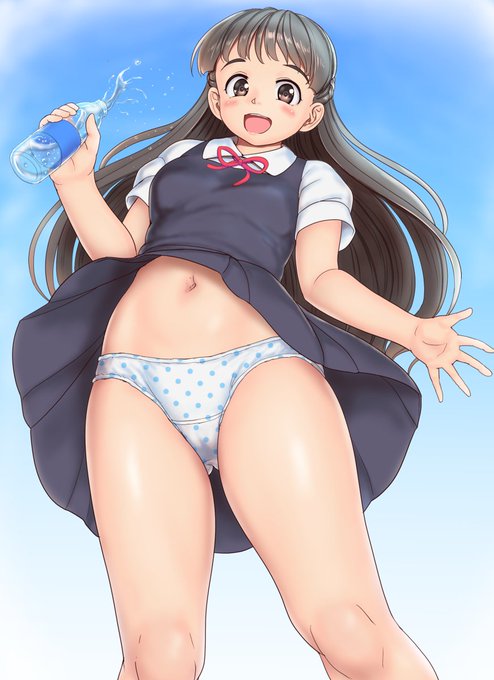 爽やかでなんらエロさを感じない水玉パンツの女の子。 
