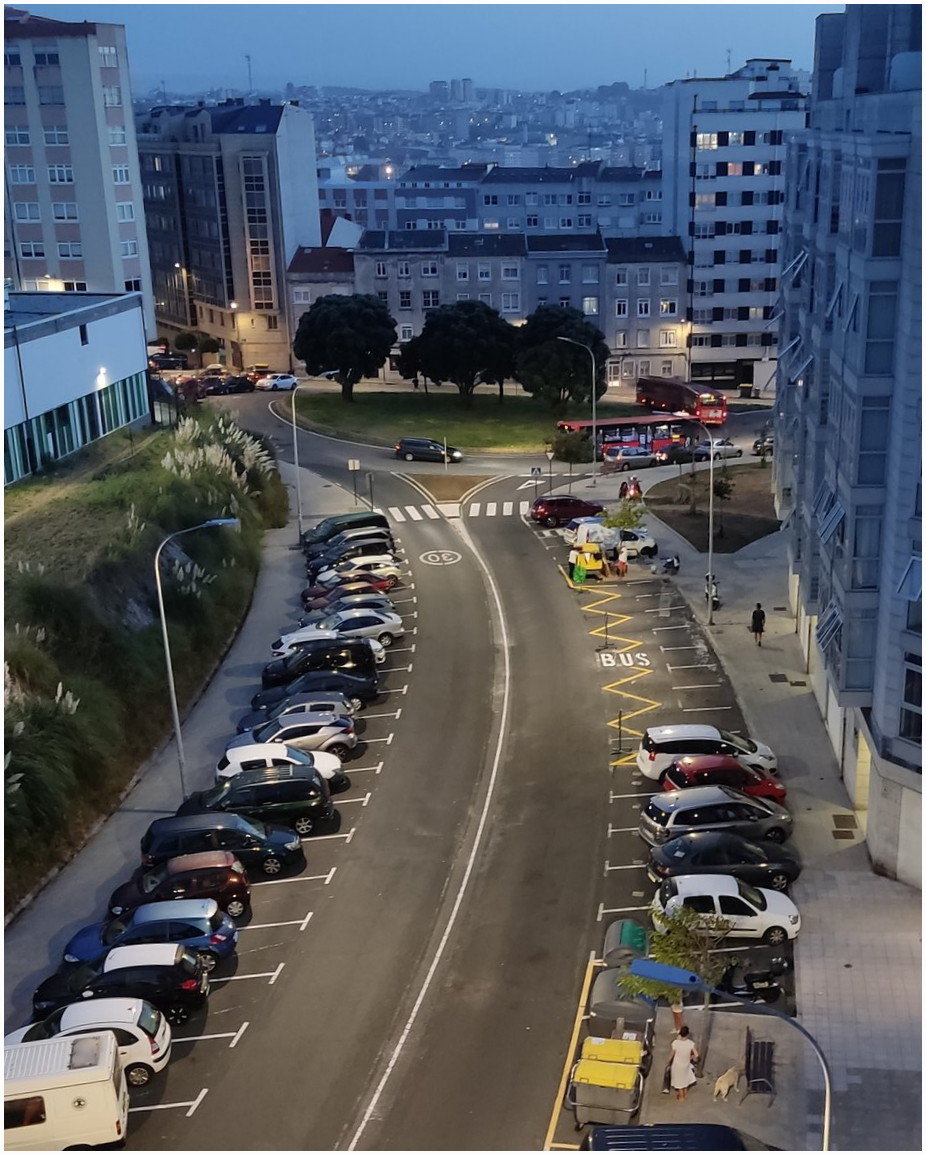 BlogBusurbano's tweet image. Vamos a actualizar la información, porque no hemos pateado la zona y no teníamos este dato:
Se establece un nuevo espacio de parada/cabecera para #Lín6 #Lín6A en Rda Montealto, justo antes de la glorieta, con lo que todos los finales de línea quedan más cercanos.
Reformularemos!