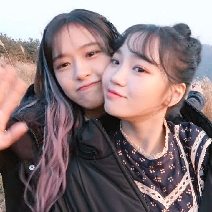 yuddinxgive's tweet photo. When I say I’m Chaewon eonnie’s baby. It is true https://t.co/qElhHx4nXX