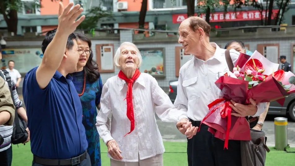 Chengdu_City's tweet photo. #IsabelCrook, recipient of the Friendship Medal of #China, passed away at the age of 108. Born and raised in #Chengdu, Isabel made outstanding contributions to China's education system and used her entire life to show the world a true and vivid China. RIP… https://t.co/OAqHP98Mrf