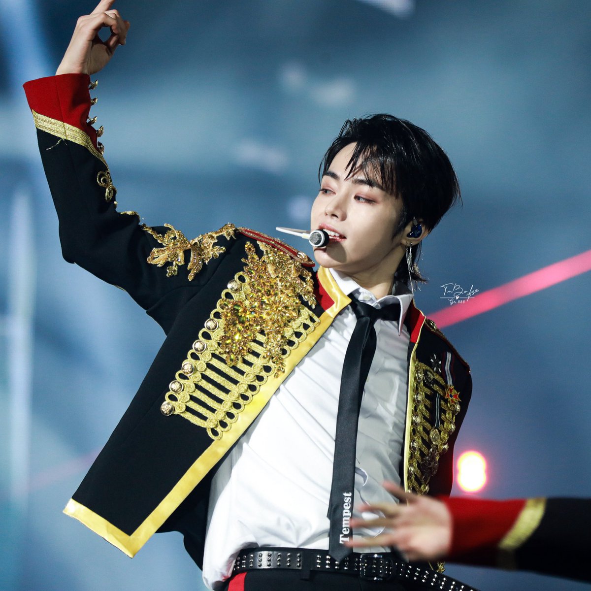 Tmbo_888's tweet photo. 230813 | Showcon T_OUR HQ
🌻👑

#TEMPEST #템페스트
#한빈 #Hanbin #HANBIN_TEMPEST https://t.co/g7GgpHfXQR