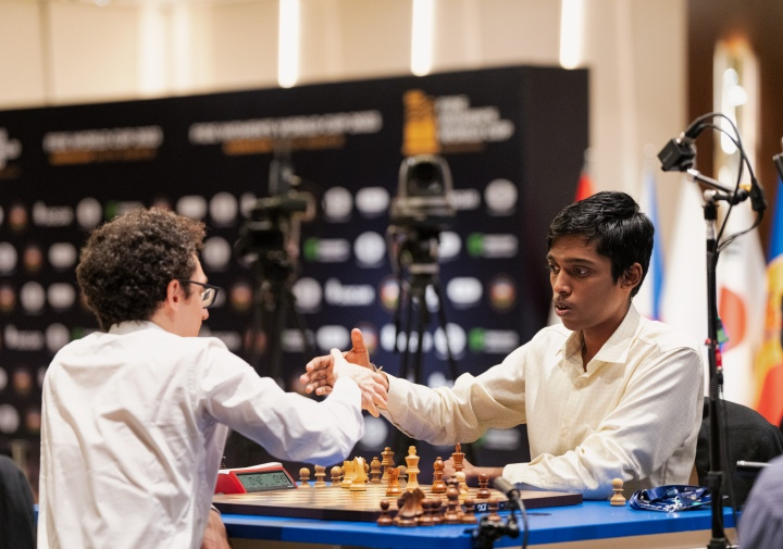 Shreyas Royal: World Chess Championship 2018: Indian boy Shreyas Royal  makes first move in game between Magnus Carlsen and Fabiano Caruana