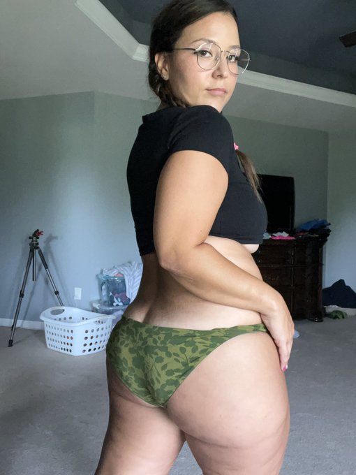 Come say hi!! 😁😘   #onlyfans #twitter #retweet #nerdygirl #fun #natural #downtoearth #milf #love #thicc<a href="/tag/onlyfans"class="tags">#onlyfans</a><a href="/tag/twitter"class="tags">#twitter</a><a href="/tag/retweet"class="tags">#retweet</a><a href="/tag/love"class="tags"><span>#love</span></a><a href="/tag/fun"class="tags"><span>#fun</span></a><a href="/tag/natural"class="tags"><span>#natural</span></a><a href="/tag/braids"class="tags"><span>#braids</span></a><a href="/tag/milf"class="tags"><span>#milf</span></a><a href="/tag/downtoearth"class="tags"><span>#downtoearth</span></a>