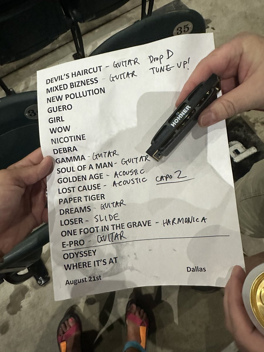 Holy you can’t believe it! I got <a href="/beck/">Beck</a> ‘a harmonica!! I am in heaven!! Oh &amp; a set list!! ♥️🩷💙💜🤍💚💖