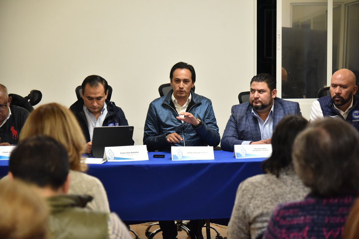 PAN_CDMX's tweet photo. Hoy realizamos el 1er. Foro de Consulta Regional #FuturoCDMX con las y los militantes de:

🔵 Coyoacán
🔵 Benito Juárez
🔵 Álvaro Obregón
🔵 Cuajimalpa
🔵 La Magdalena Contreras

Fue un honor escuchar las propuestas e ideas de todas y todos. En unidad vamos a construir el mejor proyecto para la Ciudad de México. #SíHayDeOtra