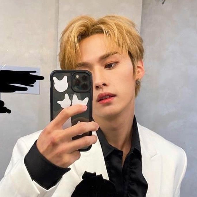 sirellkiller's tweet photo. ִ
        🐾     I   R  E   L   L  ’  s  .  .  .   🎧
                    D  A  Y       1

ꨄ︎ :: ults: skz, xh, ateez.
ꨄ︎ :: they/them, 🇵🇭, 3TEEN.
ꨄ︎ :: like/rt to spread, new acc.
ꨄ︎ :: not new to #kpoptwt, #stantwt.  𖤐
 ִ https://t.co/2EAp7lqn2i