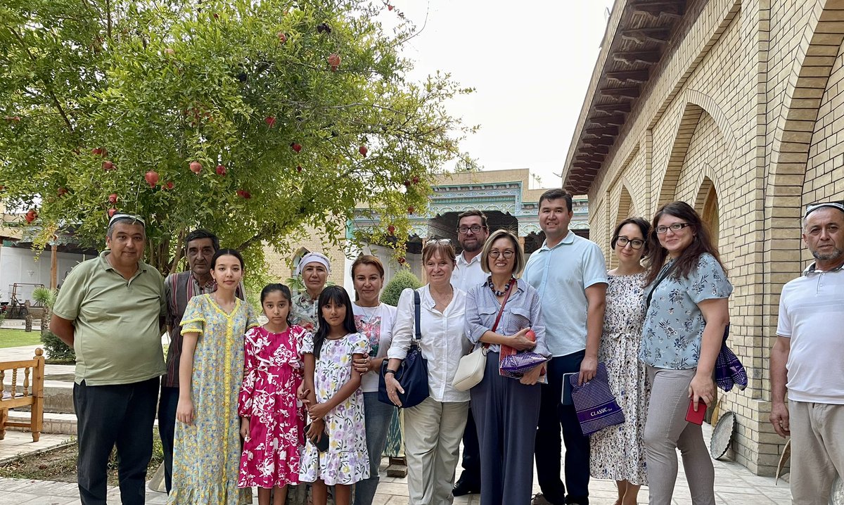 ConsueloVidal6's tweet photo. Thank you UNESCO for organizing a great visit with our 🇺🇳DCO Regional Director @gwi_son to the Crafts Development Center in #Margilan. It is a wonderful example of the collaborative efforts with🇺🇿 @GOVuz for cultural heritage and preservation.
@NoshadiSara
@un_uzbekistan https://t.co/pv3yPtQ1xq