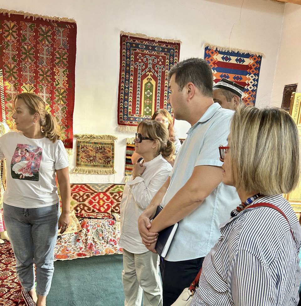 ConsueloVidal6's tweet photo. Thank you UNESCO for organizing a great visit with our 🇺🇳DCO Regional Director @gwi_son to the Crafts Development Center in #Margilan. It is a wonderful example of the collaborative efforts with🇺🇿 @GOVuz for cultural heritage and preservation.
@NoshadiSara
@un_uzbekistan https://t.co/pv3yPtQ1xq