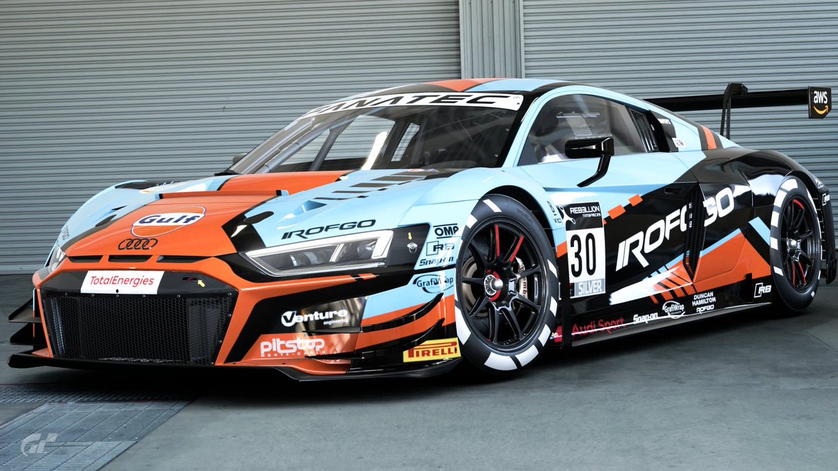 Ellen2318637521's tweet photo. 1,000♡超のリバリーアーカイブ2。
WRT Audi R8 GT3 Evo #30 '21
GTワールドチャレンジヨーロッパより、ガルフカラーのアウディR8。
ピレリのタイヤラベルが無い(ミシュランとのタイアップが原因?)のはナントカなりませんかねー
#GranTurism7
#GranTurismo
#GT7
#GT7Livery https://t.co/zEJgwhmprd