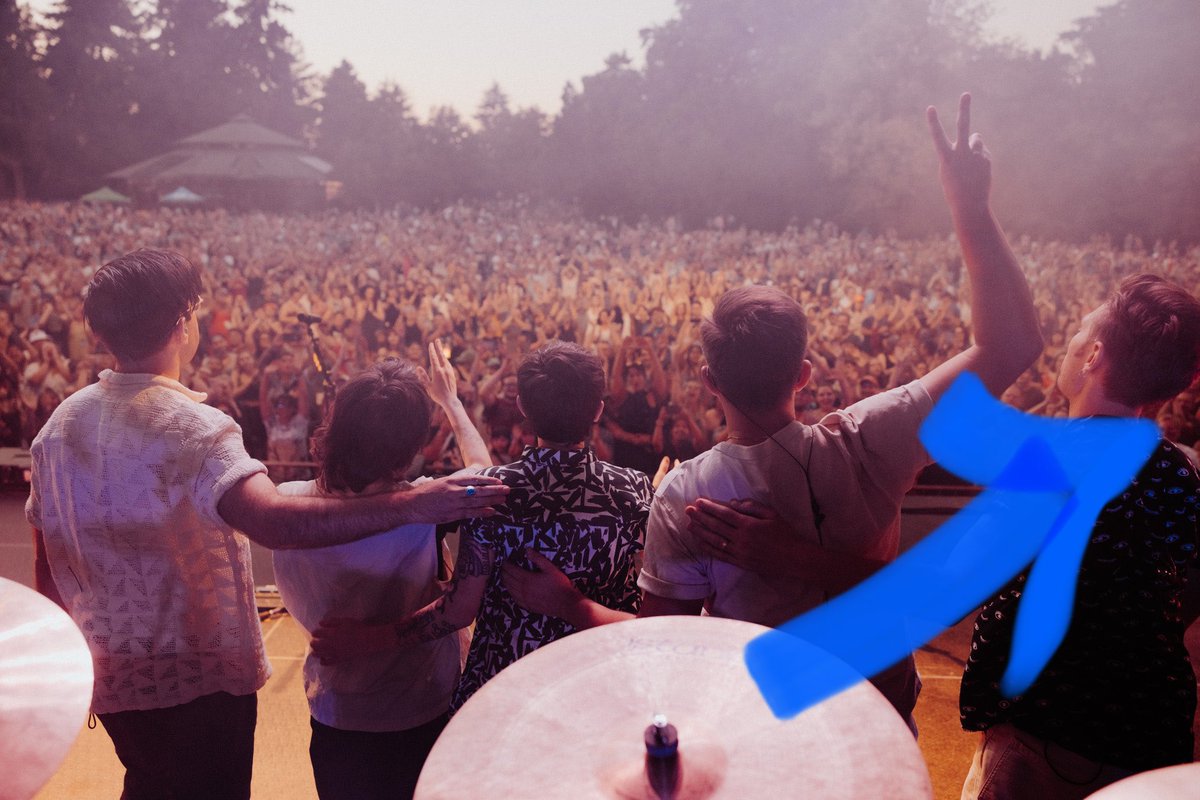 CynthMusic's tweet photo. @dividedtns Lol I’m there too right?? Not quite the same as being right in between T&amp;S heads but just made the pic! ;) https://t.co/9c5cKhMZ9k