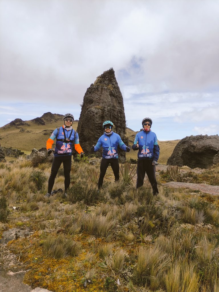 Marce_HOl's tweet photo. Las mejores aventuras sobre 2 ruedas!!
Cerro de Arcos #Ciclismo https://t.co/2kvE0suqNB