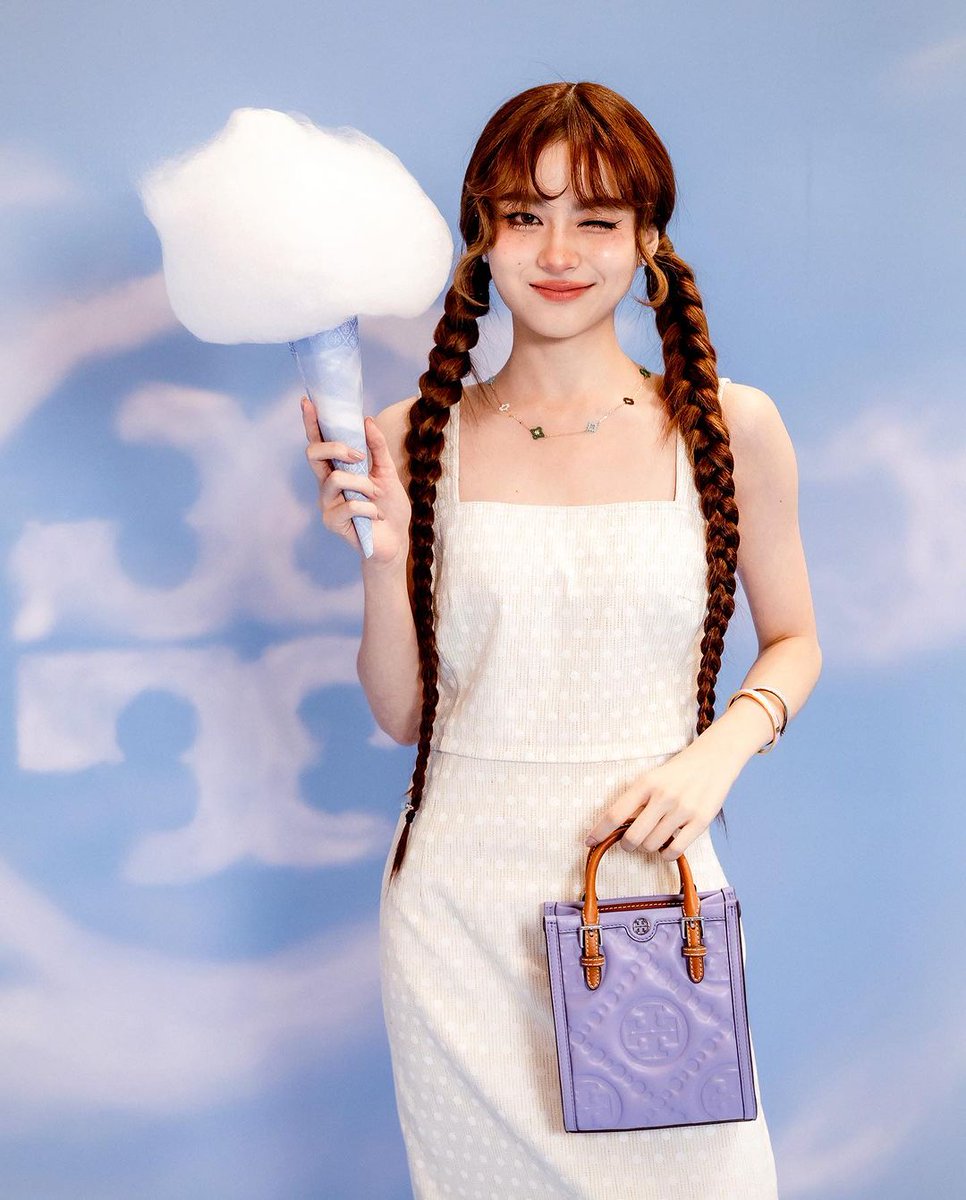 lovelyHSty's tweet photo. Mí princesita hermosa 🩵🤍
Prim X Tory Burch
#primiily #TMonogramxPrim https://t.co/AsOfug26Jv