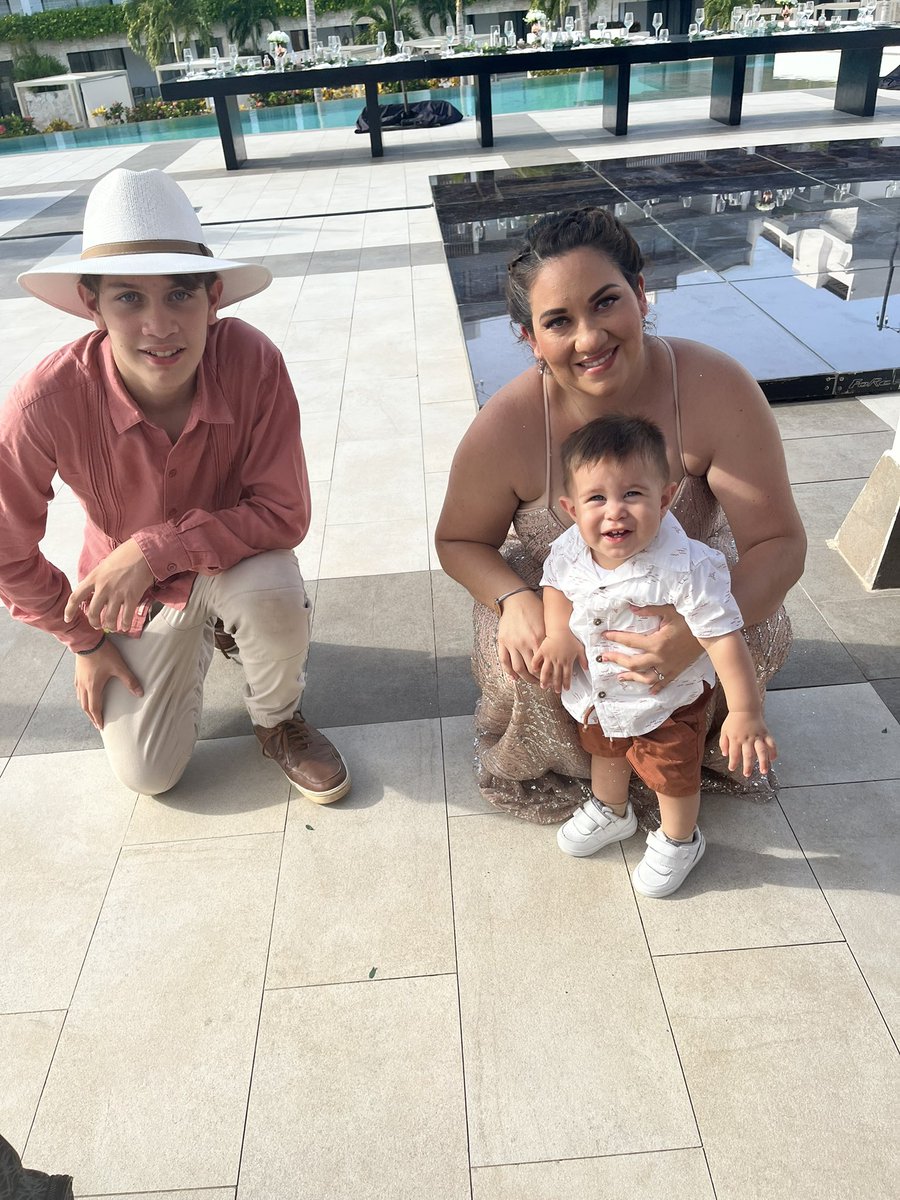 CaroMHC's tweet photo. Se gastó la vacación 😅 🏝️ #familia❤️ #playaplaya #findesemana 💕 https://t.co/zfHkNutVBb