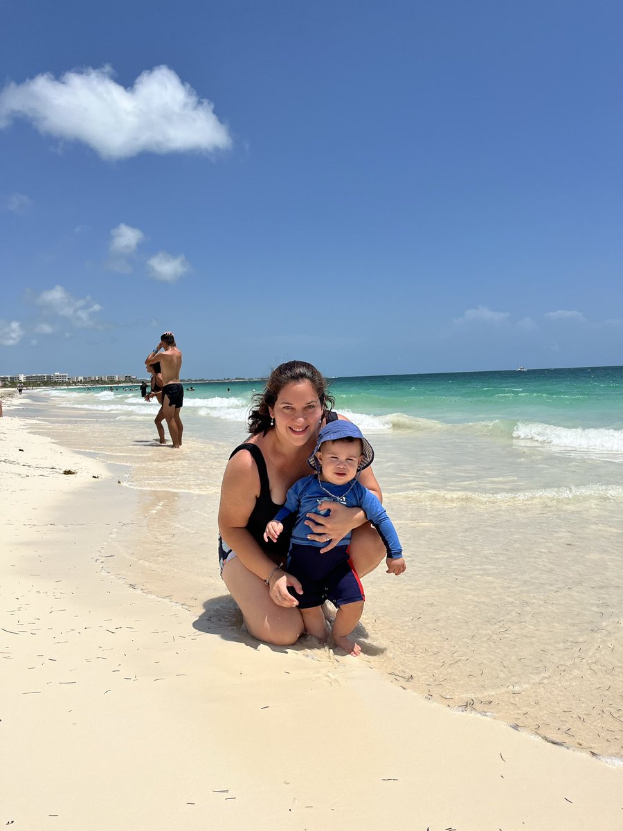 CaroMHC's tweet photo. Se gastó la vacación 😅 🏝️ #familia❤️ #playaplaya #findesemana 💕 https://t.co/zfHkNutVBb