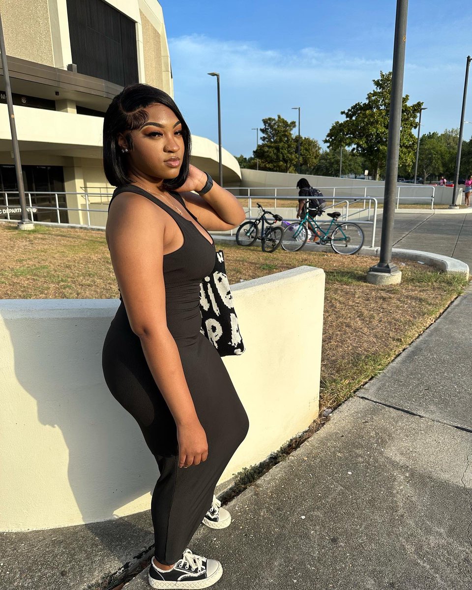 pprettyredd's tweet image. School shawtyyyy