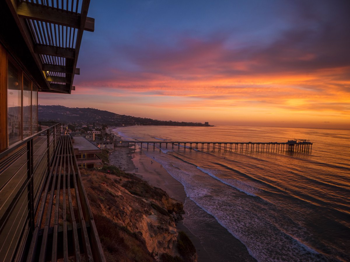 UCSanDiego's tweet photo. We may be biased, but there is nothing quite like a San Diego sunset. ✨  

#SanDiego #UCSD #UCSanDiego #ScrippsPier #Sunset https://t.co/bsusRuQTKT