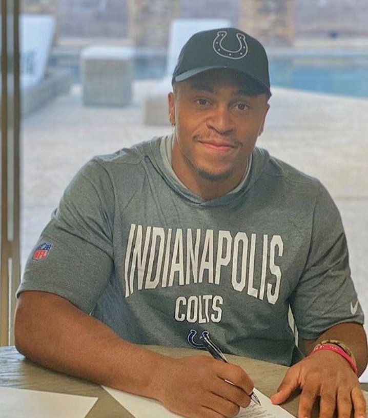 Just a "throwback"...JT signing his contract, which he is still under. Poor guy will only make a base salary this season of $4,304,000. That's before incentives. And after injuries that still apparently aren't healed. Honor your signature. Fire your agent.