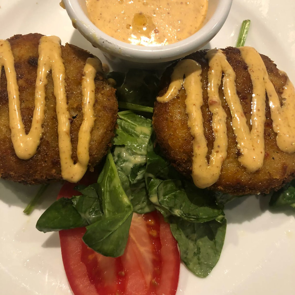 MooreOliveto's tweet photo. Crab Cakes—
Traditional crab cakes loaded with tender crab meat, shrimp and spices, and pan- seared to perfection. Served on a bed of baby spinach tossed with honey mustard and drizzled with chipotle aioli.
#mooreoliveto #mooreoklahoma https://t.co/Lbm2I2qzS9