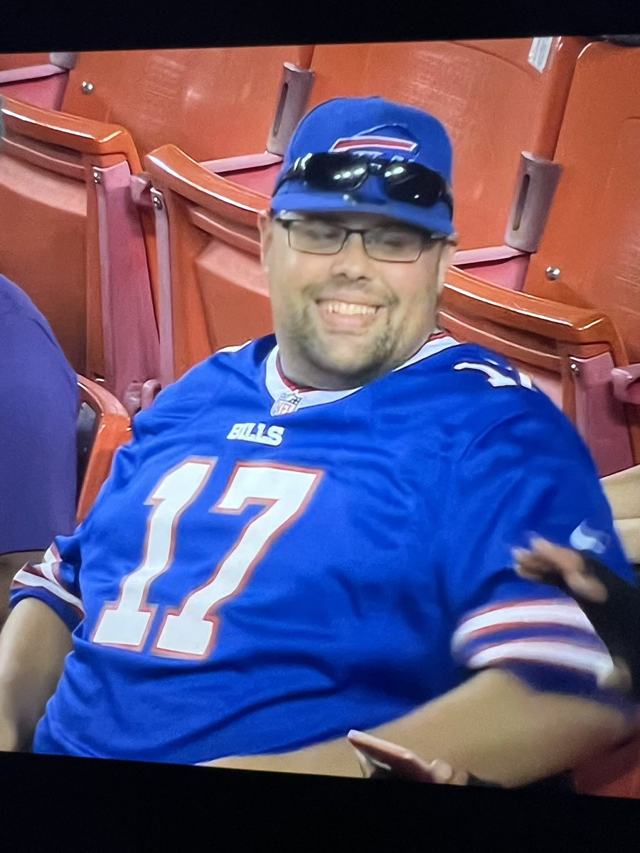 BillsMafiaEP's tweet photo. Random #Bills fan in Washington https://t.co/TL84lM6aHw