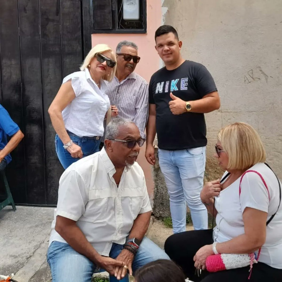 DrJoseTrujilloV's tweet photo. Este domingo realizamos una actividad en el 23 de enero en #Maracay Edo. #Aragua dónde compartimos con la comunidad llevando el mensaje de #ProperidAD para #Venezuela.
#OrganizadosConProsperi https://t.co/QjuMsxI0nO