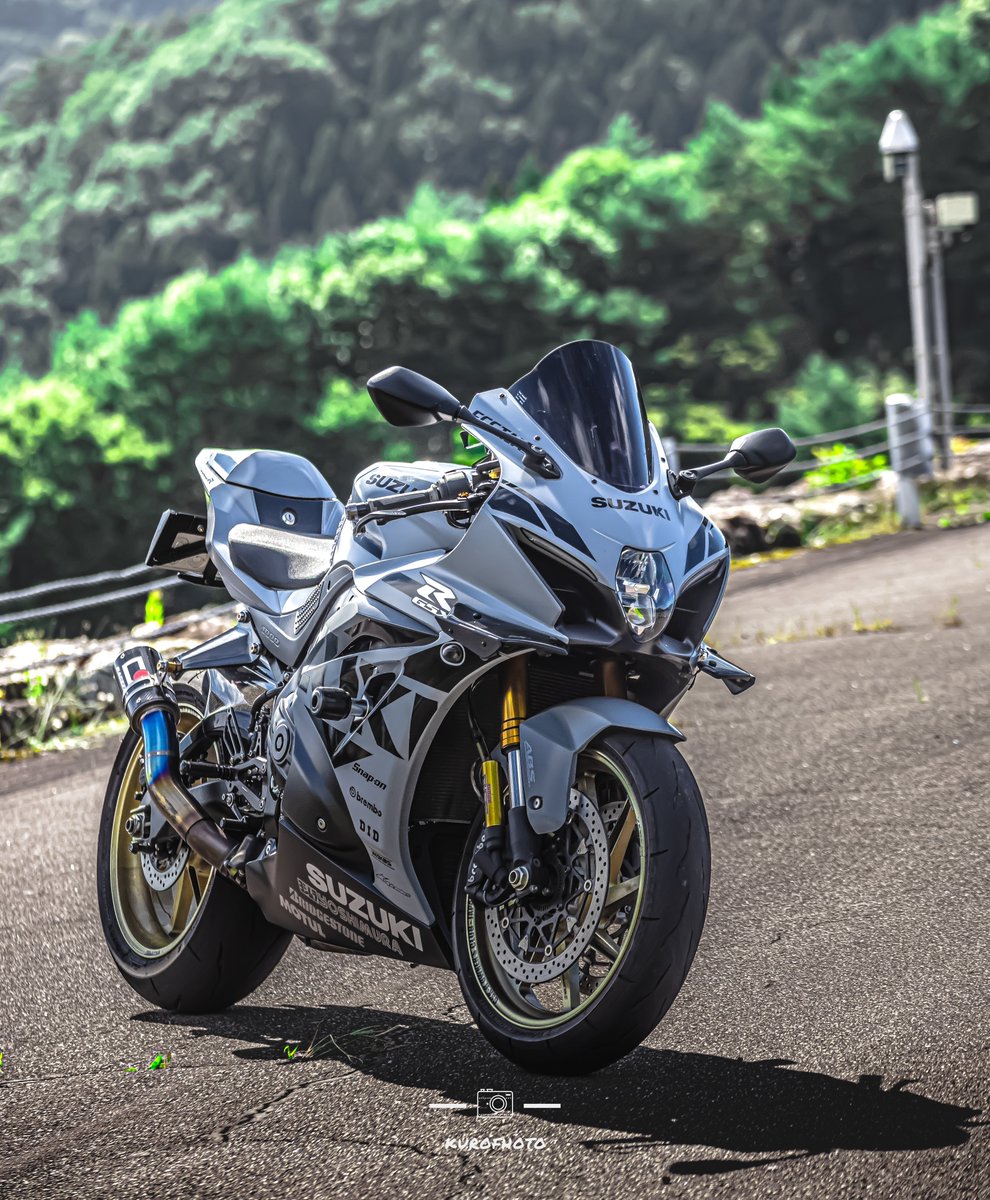 Just look at this gsxr1000 of @kuro_gsx_r1000r an absolute iconic sportbike, that takes your adrenaline to new heights, carving through roads with unmatched agility and delivering an exhilarating ride. 🔥
.
.
#CryptoMoto #BIkerLife #FancyManRides #EleganceOnWheels #RideInStyle