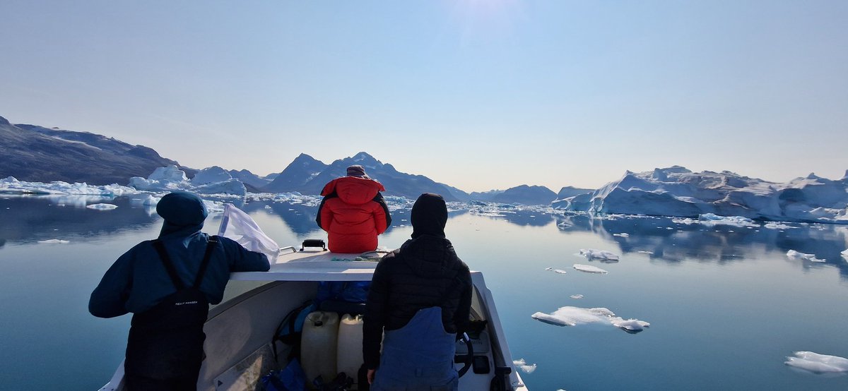 Algae_for_BC's tweet photo. Scouting for #macroalgae to estimate #carbon export rate in #sermilik #fjord with @bax_dr .
#iceberg #greenland #bluecarbon #climatechange #outdoorOffice https://t.co/EQu6VLAk9D