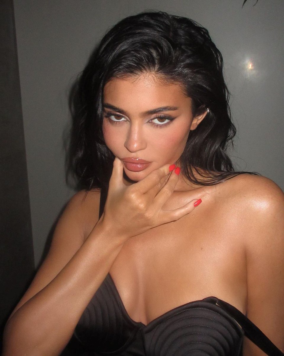 Going on a date with my ex 
He has changed and promised not to hit me again.