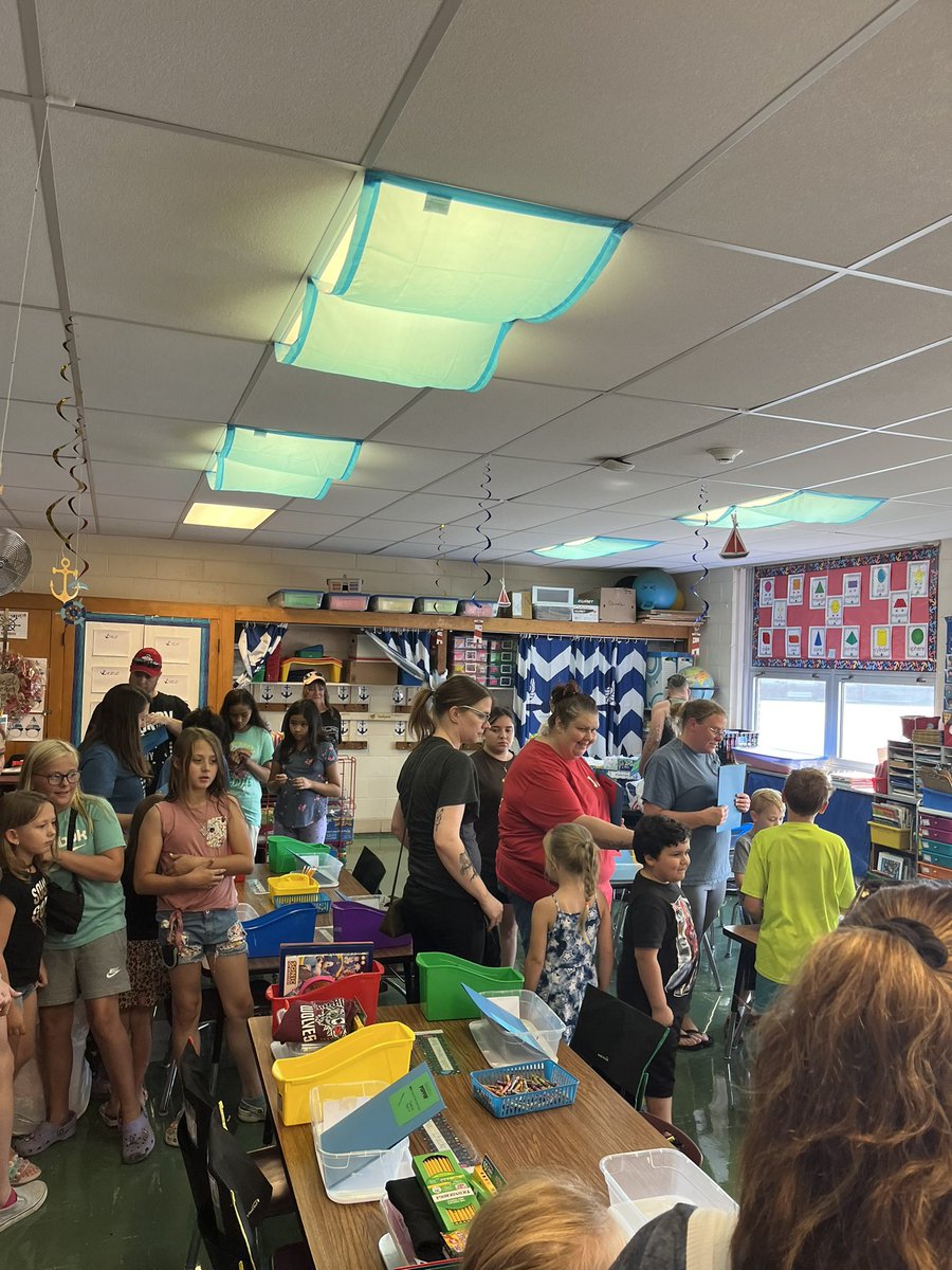 jill_borst's tweet photo. @BVGoBobcats Pop and Drop was a wonderful chance for our newest Bobcats to meet their teachers @ISD109 #d109pride https://t.co/BcdjKuVP7d