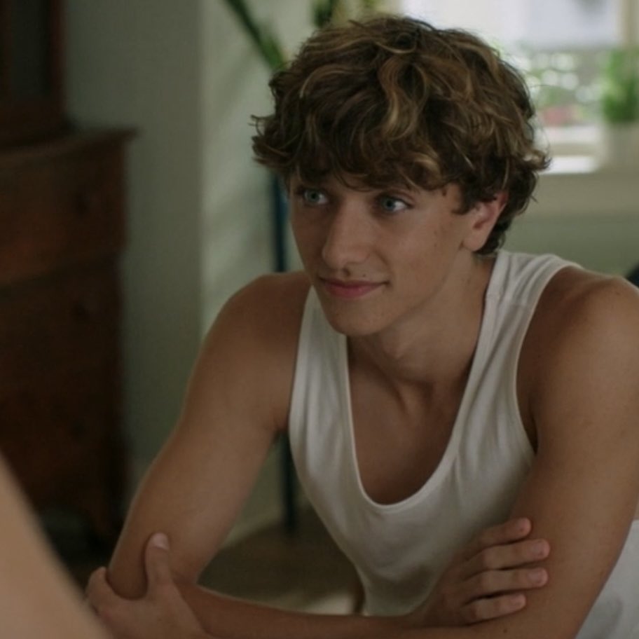 ghostlyscenez's tweet image. Season 1 Jeremiah is such an anomaly like he looks so different between seasons it’s insane