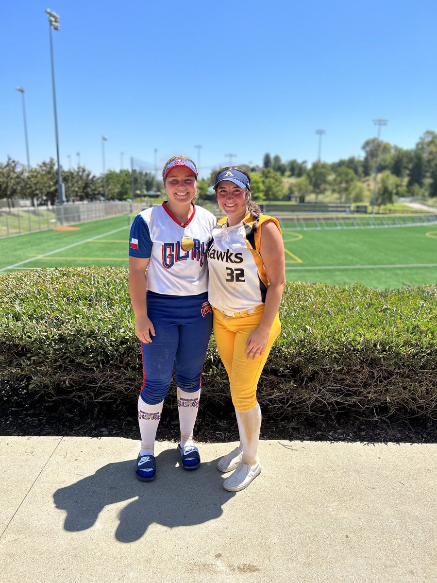 izzyjauregui32's tweet photo. What a summer full of memories! Got to meet a future teammate in Cali ☀️@KatieCantrell23 Incredibly excited for this week 💙 https://t.co/TCmcg040Rn