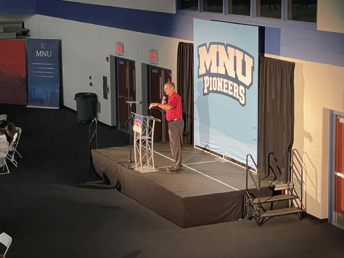 We enjoyed our night with Coach Mark Potter at the All Student-Athlete Meeting!
#FearTheNeer