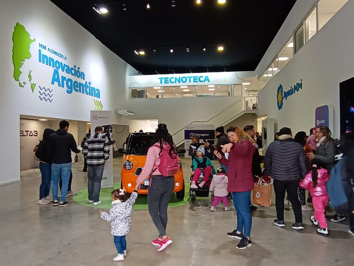 agenciaidiar's tweet photo. Se inauguró la Tecnoteca de la Agencia I+D+i en Tecnópolis
💡🖥️📱⚙️

Destinada al reconocimiento, formación y articulación productiva en proyectos de tecnología e innovación para las juventudes. 

Funcionará permanentemente  junto a @sanmartingob.

📰 https://t.co/mrixT5BFmR https://t.co/mZ9UtziHgo