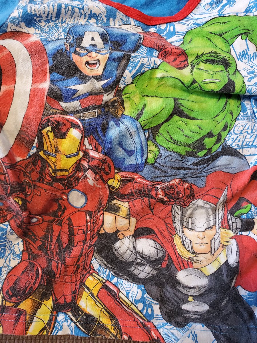 mtg0720's tweet photo. 息子はこの左上の青い人がヤッターマンだと思ってたらしくて…　今度、アベンジャーズちゃんと教えます。(￣▽￣;) https://t.co/9m3CDYbtYp